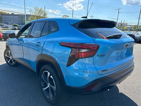 Certified 2025 Chevrolet Trax RS w/ Sunroof Package FWD image 24