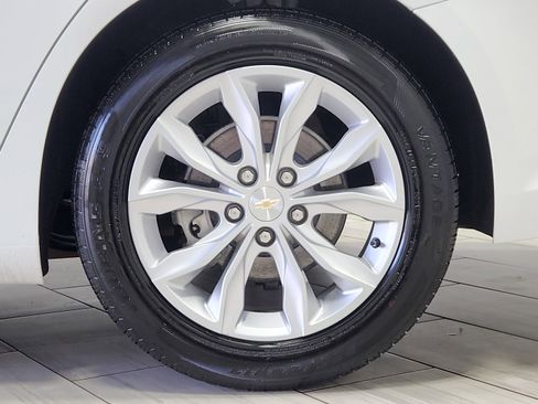 Used 2023 Chevrolet Malibu LT image 9