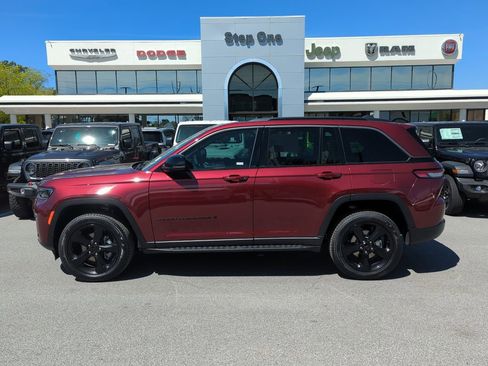 New 2026 Jeep Grand Cherokee Limited w/ Limited Altitude Package AWD/4WD image 8