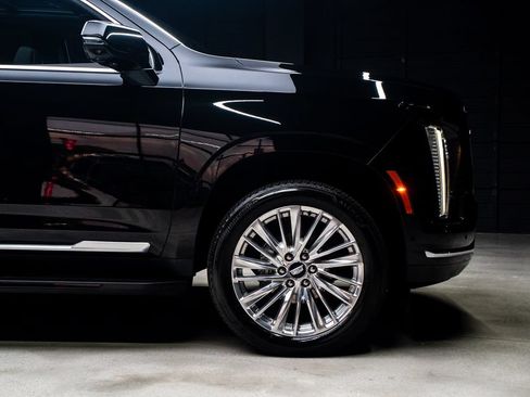 Used 2025 Cadillac Escalade ESV Premium Luxury AWD/4WD image 12