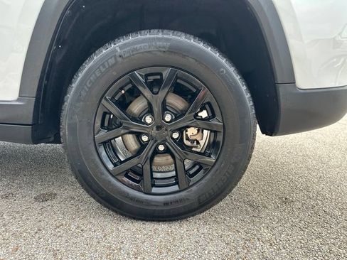 Used 2024 Jeep Grand Cherokee Altitude RWD image 53