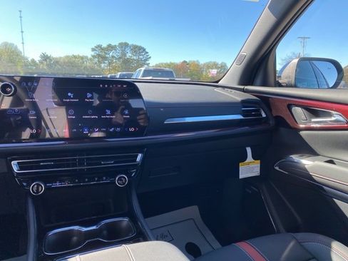 New 2026 Chevrolet Traverse RS image 23