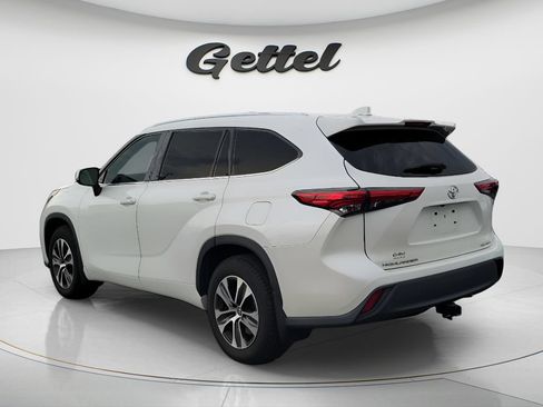 Used 2021 Toyota Highlander XLE AWD/4WD image 7