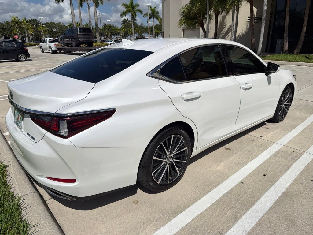 Used 2025 Lexus ES 350 w/ Premium Package FWD image 11