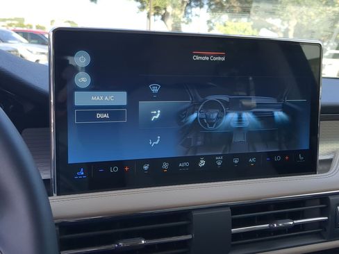 New 2025 Lincoln Corsair AWD w/ Equipment Group 101A image 16