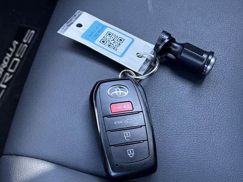 Used 2024 Toyota Corolla Cross AWD Hybrid w/ Convenience Package image 38