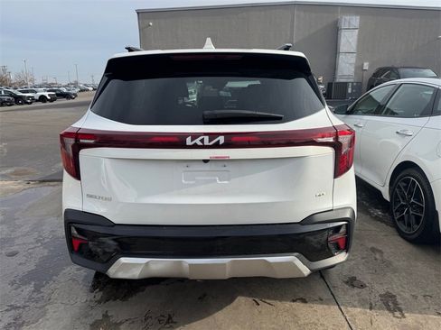 Used 2024 Kia Seltos SX w/ SX Sunroof Package image 6