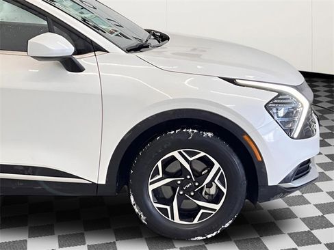 Used 2024 Kia Sportage LX image 5