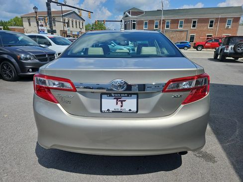 Used 2013 Toyota Camry XLE w/ Leather Pkg FWD image 5
