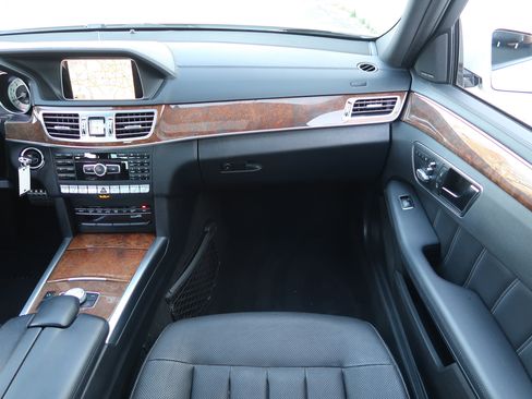 Used 2015 Mercedes-Benz E 400 4MATIC Sedan image 15