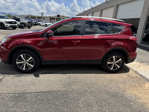 Used 2018 Toyota RAV4 XLE AWD/4WD image 5
