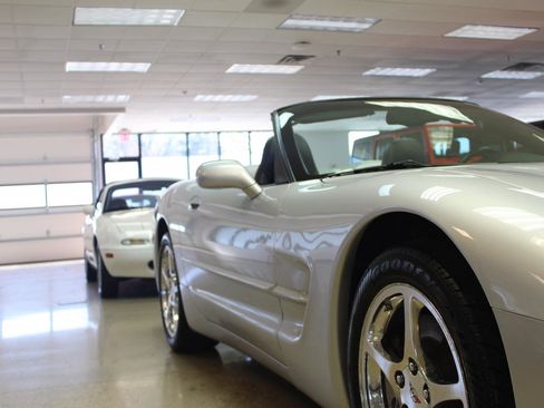 Used 2002 Chevrolet Corvette Convertible w/ Preferred Equipment Group1 image 11
