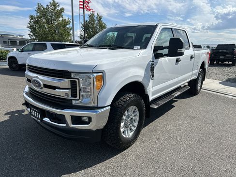 Used 2017 Ford F250 XLT w/ FX4 Off-Road Package AWD/4WD image 13