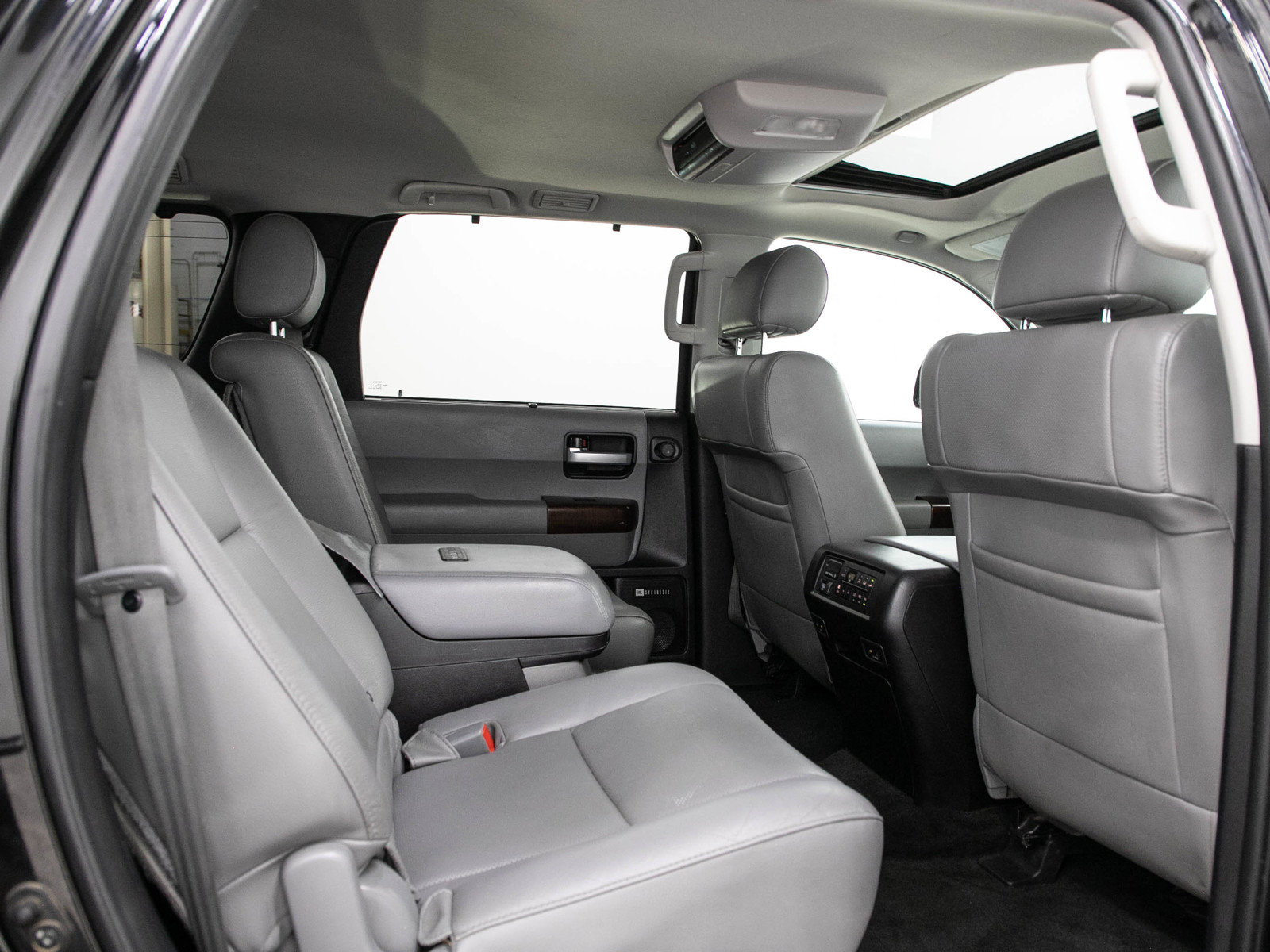 Used 2016 Toyota Sequoia Platinum AWD/4WD image 14