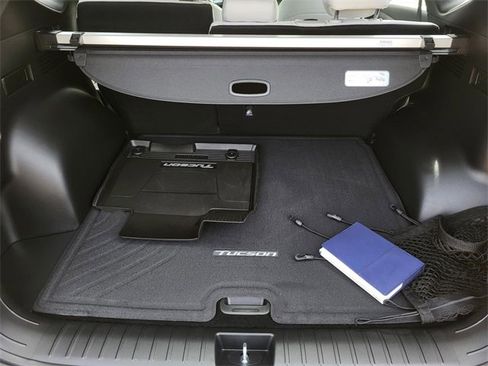 Certified 2025 Hyundai Tucson SE image 9