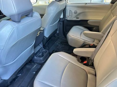 Used 2023 Toyota Sienna XLE FWD image 12