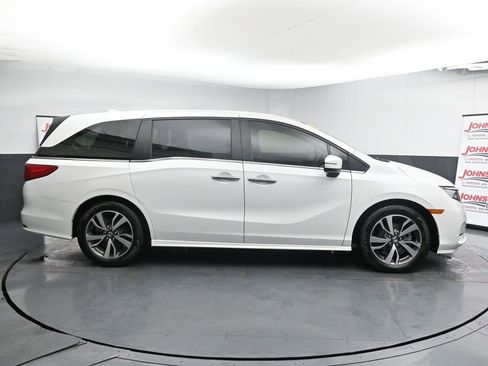 Used 2023 Honda Odyssey Touring image 9