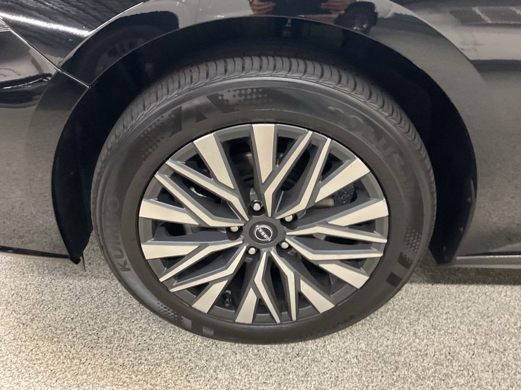 Used 2024 Nissan Altima 2.5 SV AWD/4WD image 9