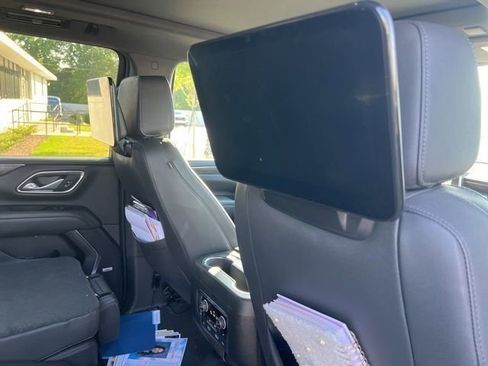 Used 2024 Chevrolet Suburban Z71 w/ Luxury Package AWD/4WD image 24