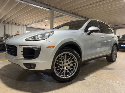 Used 2018 Porsche Cayenne S AWD/4WD image 2