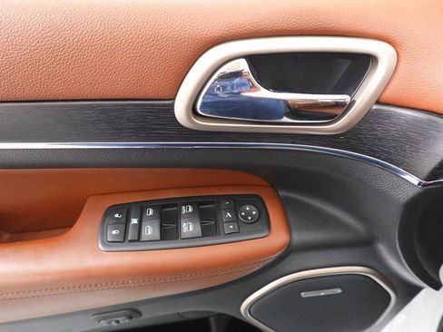 Used 2017 Jeep Grand Cherokee Summit w/ Platinum Series Group image 9