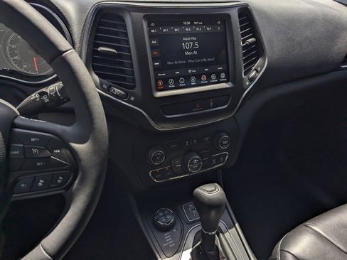 Used 2022 Jeep Cherokee Trailhawk w/ Technology Group B AWD/4WD image 10