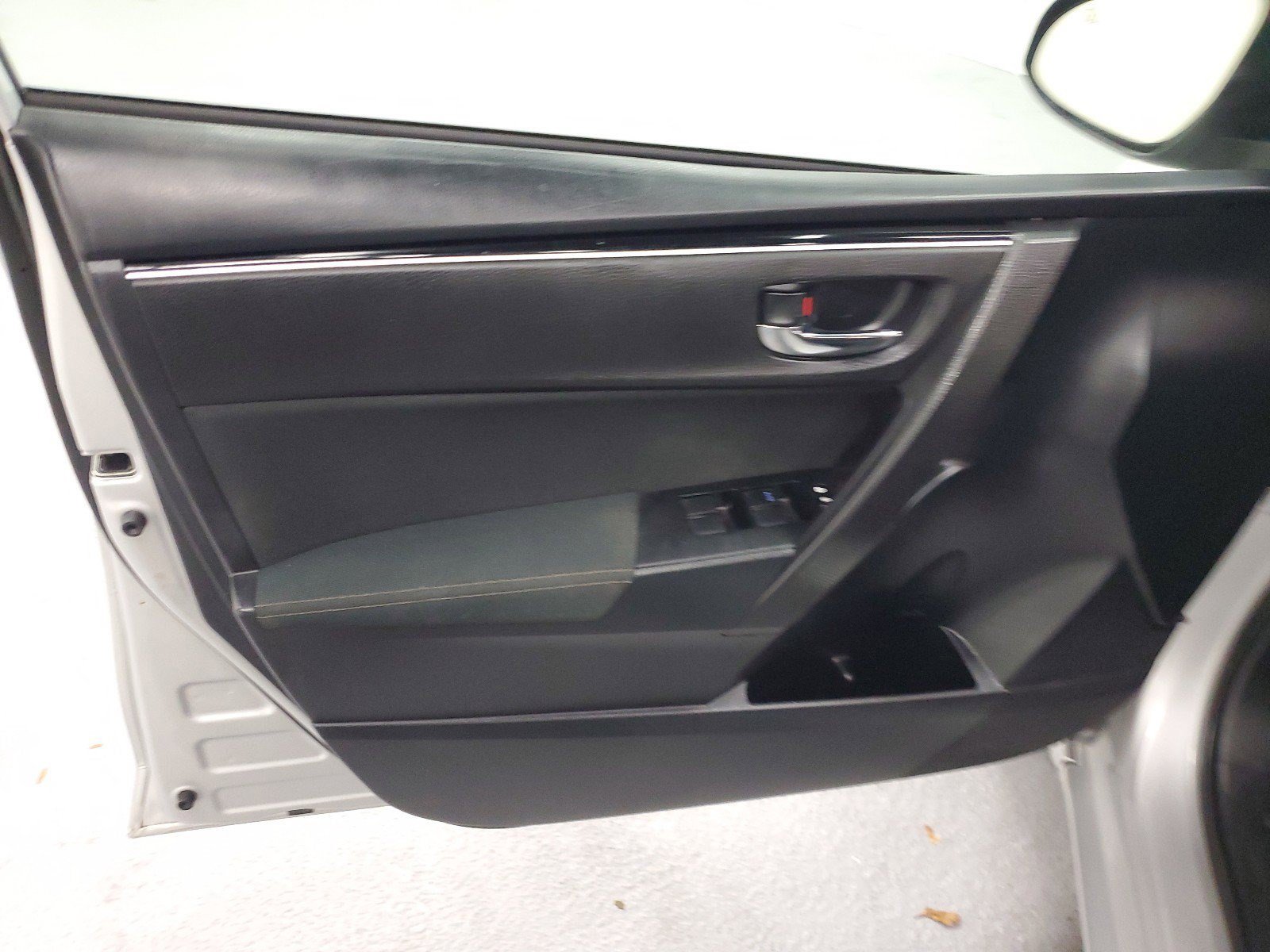 Used 2019 Toyota Corolla LE FWD image 21