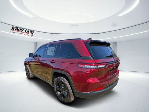 New 2025 Jeep Grand Cherokee Altitude RWD image 5