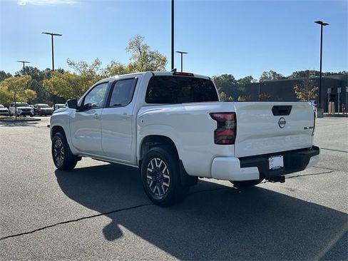 Certified 2024 Nissan Frontier SL w/ Technology Package image 6
