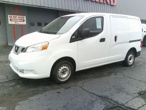 Used 2020 Nissan NV200 S w/ Sliding Glass Door Package FWD image 10