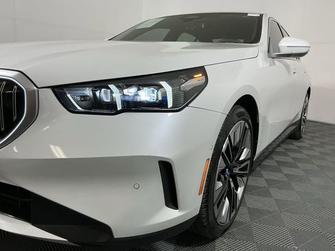 Certified 2024 BMW i5 eDrive40i w/ Premium Package image 10