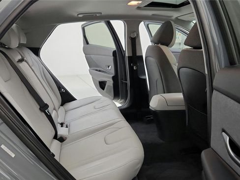 Used 2022 Hyundai Elantra Limited image 29