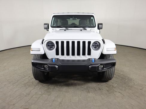 Used 2022 Jeep Wrangler Unlimited Sahara w/ Safety Group AWD/4WD image 2