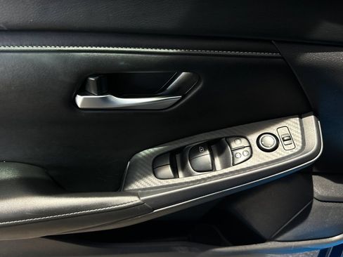 Used 2024 Nissan Sentra SV FWD image 11