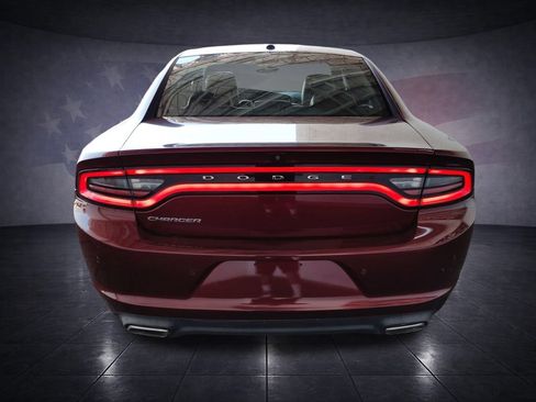 Used 2019 Dodge Charger SXT w/ Leather Interior Group RWD image 4