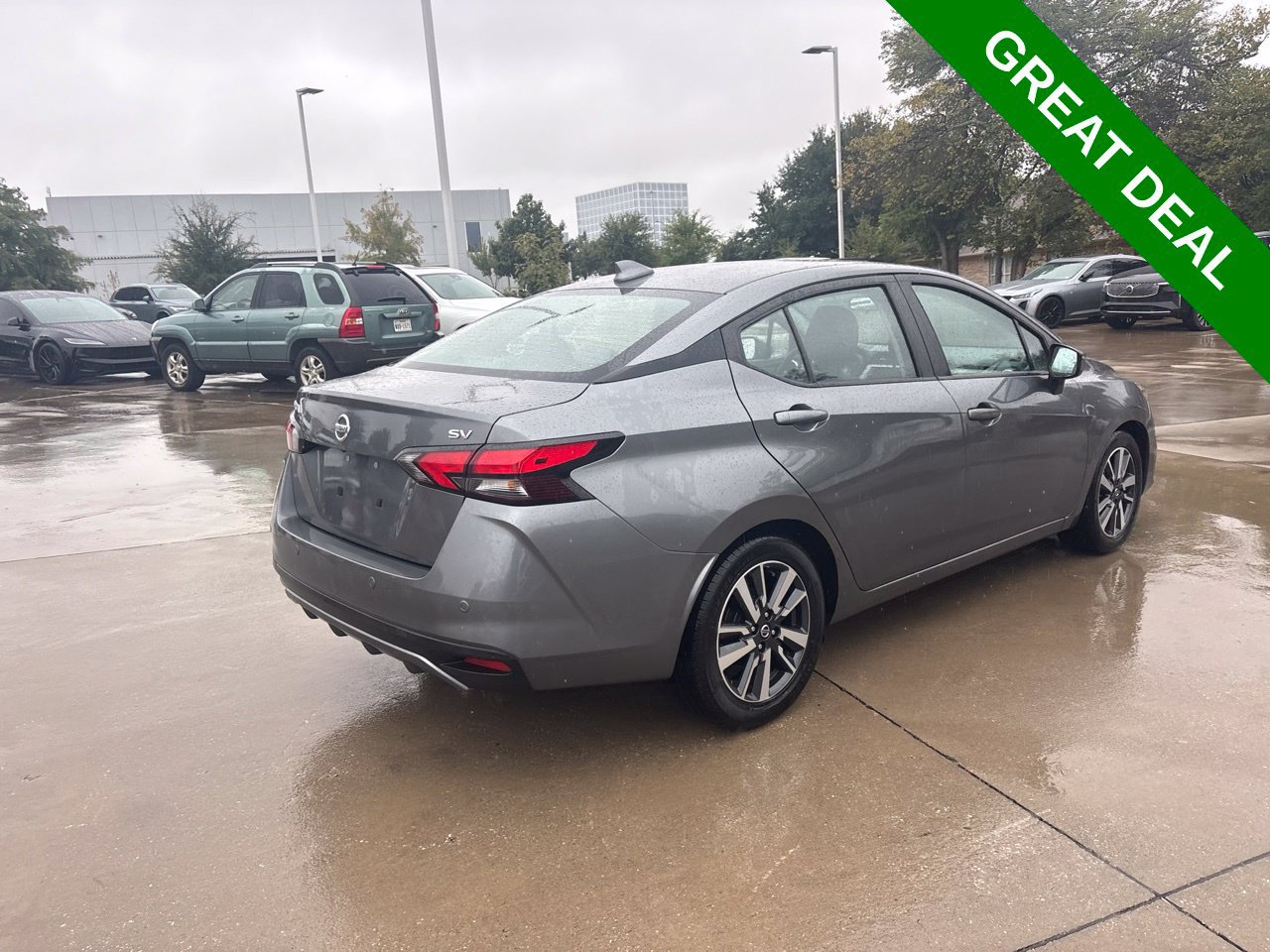 Used 2021 Nissan Versa SV FWD image 5
