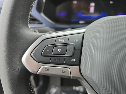 Certified 2024 Volkswagen Taos SE image 16