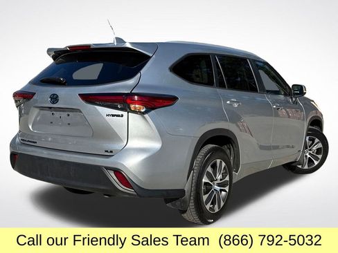 Certified 2023 Toyota Highlander XLE image 9