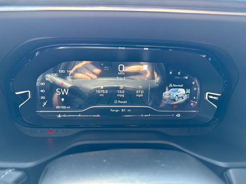 Used 2023 GMC Yukon Denali Ultimate AWD/4WD image 12