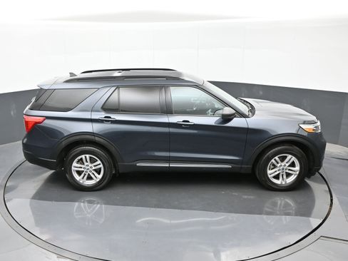 Used 2022 Ford Explorer XLT image 38