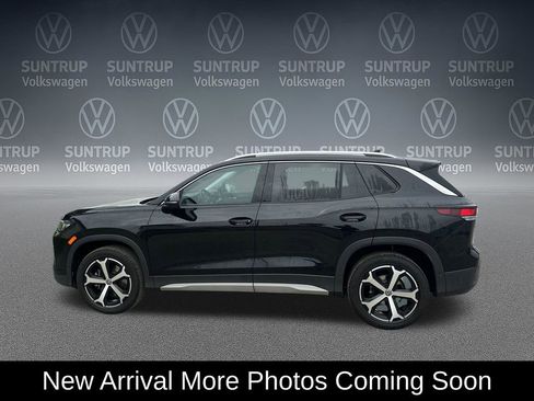Used 2025 Volkswagen Tiguan SE w/ Panoramic Sunroof Package AWD/4WD image 2