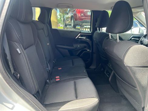 Used 2022 Mitsubishi Outlander ES AWD/4WD image 14