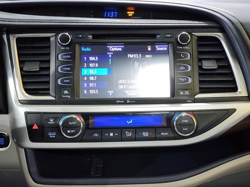 Used 2015 Toyota Highlander Limited w/ Driver Technology Package AWD/4WD image 17