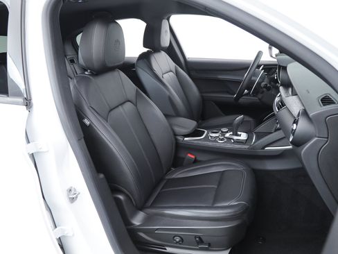 Used 2023 Alfa Romeo Stelvio Sprint AWD/4WD image 11