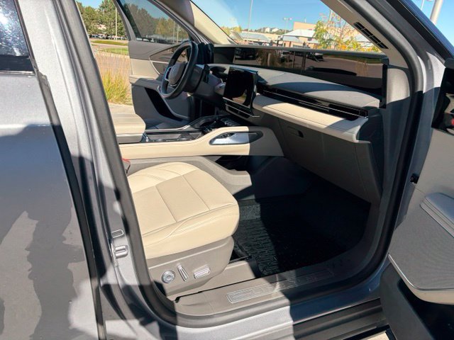 Used 2024 Lincoln Nautilus Premier w/ Equipment Group 102A AWD/4WD image 28