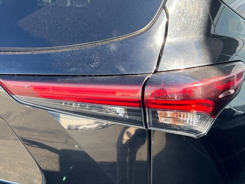 Used 2025 Toyota Highlander XSE AWD/4WD image 18
