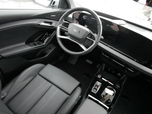 Used 2025 Audi Q6 e-tron Premium Plus w/ Premium Plus image 9