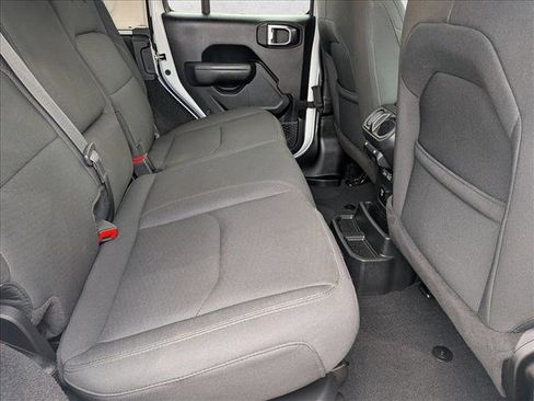 Used 2023 Jeep Wrangler Unlimited w/ Sun & Screen Package image 21