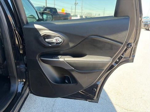 Used 2020 Jeep Cherokee Latitude Plus w/ Cold Weather Group image 39