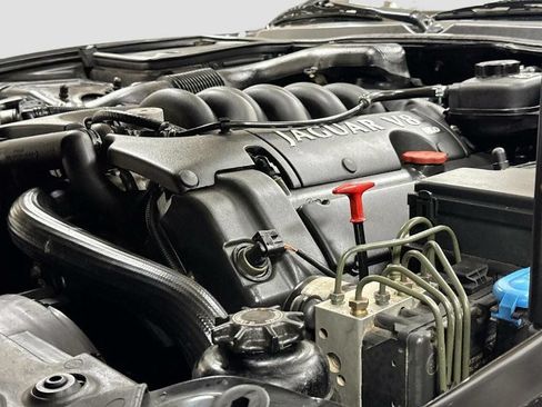 Used 2000 Jaguar XK8 Convertible RWD image 27